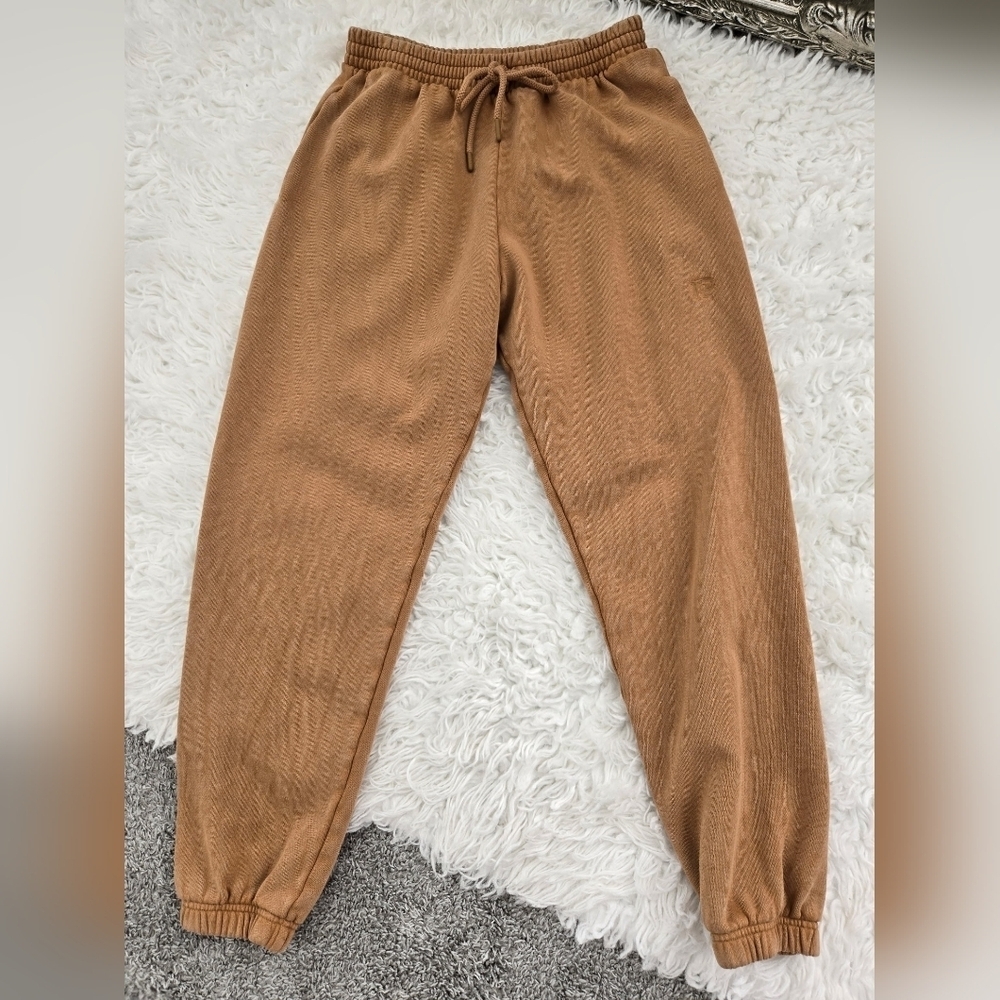 PINK VICTORIA'S SECRET Size xsmall Tan Jogger pants. Size xsmall. Good preowned